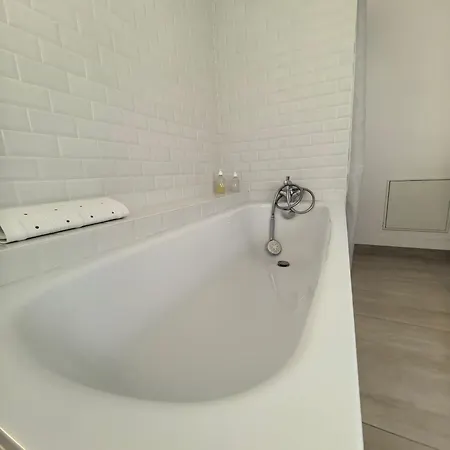 La Triolette, Maison Chaleureuse, Independante Et Refaite A Neuf Dans Le Vieux Coutainville, Tourisme Ou Teletravail