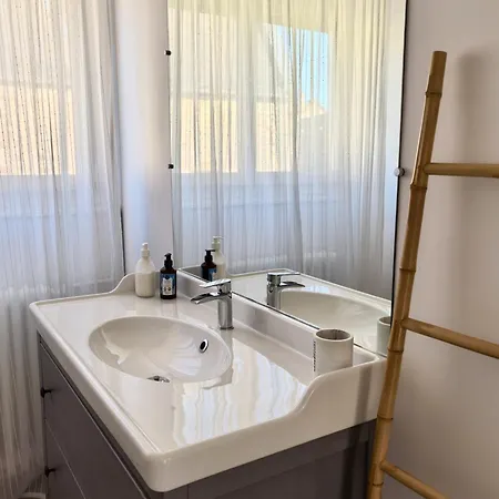 Дом отдыха La Triolette, Maison Chaleureuse, Independante Et Refaite A Neuf Dans Le Vieux Coutainville, Tourisme Ou Teletravail *