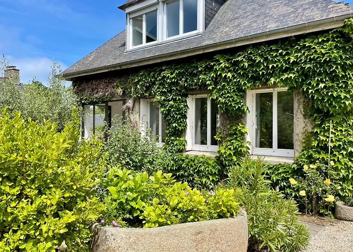 Hébergement de vacances La Triolette, Maison Chaleureuse, Indépendante Et Refaite à Neuf Dans Le Vieux Coutainville, Tourisme Ou Télétravail