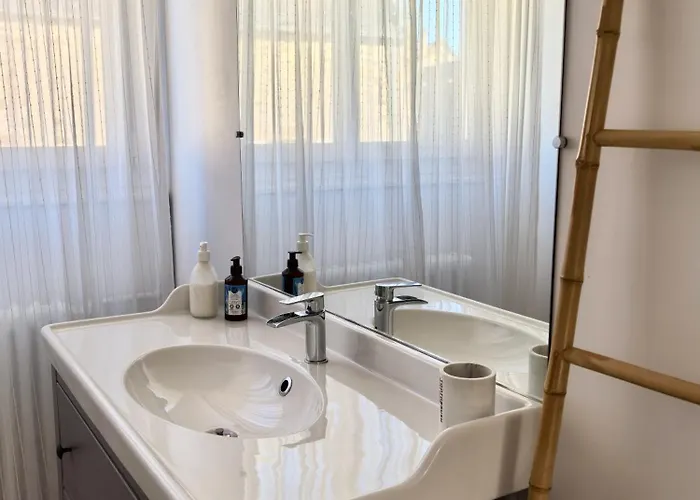 Hébergement de vacances La Triolette, Maison Chaleureuse, Indépendante Et Refaite à Neuf Dans Le Vieux Coutainville, Tourisme Ou Télétravail *